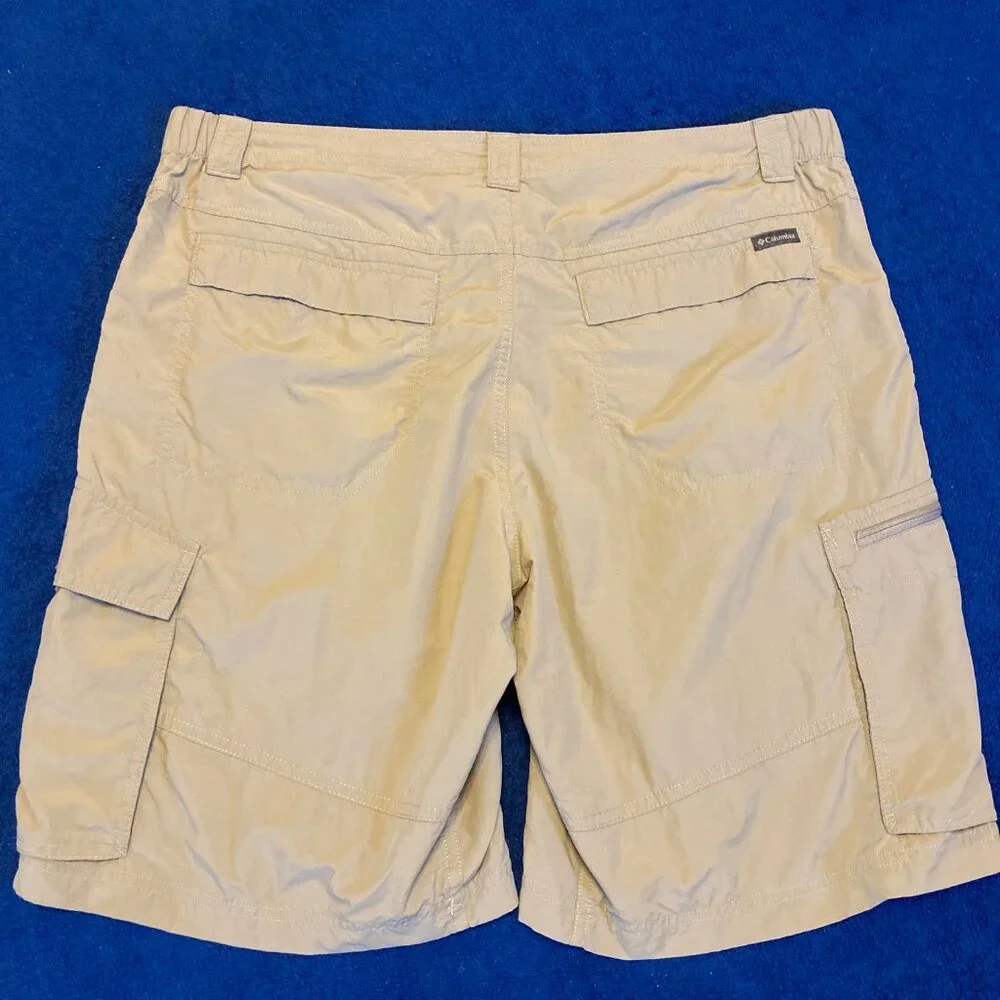 Columbia Cargo Golf Shorts Khaki Excellent Condition Comfortable Men's Size 40